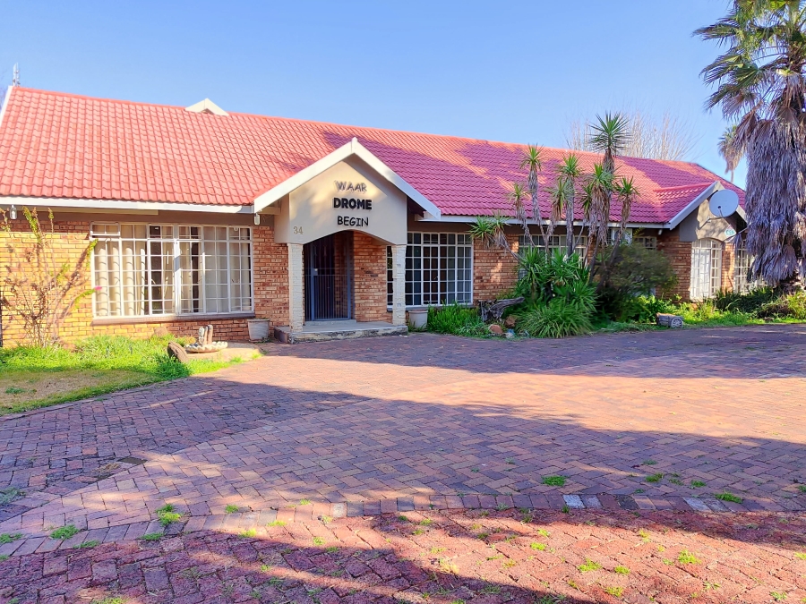 4 Bedroom Property for Sale in Flamwood North West